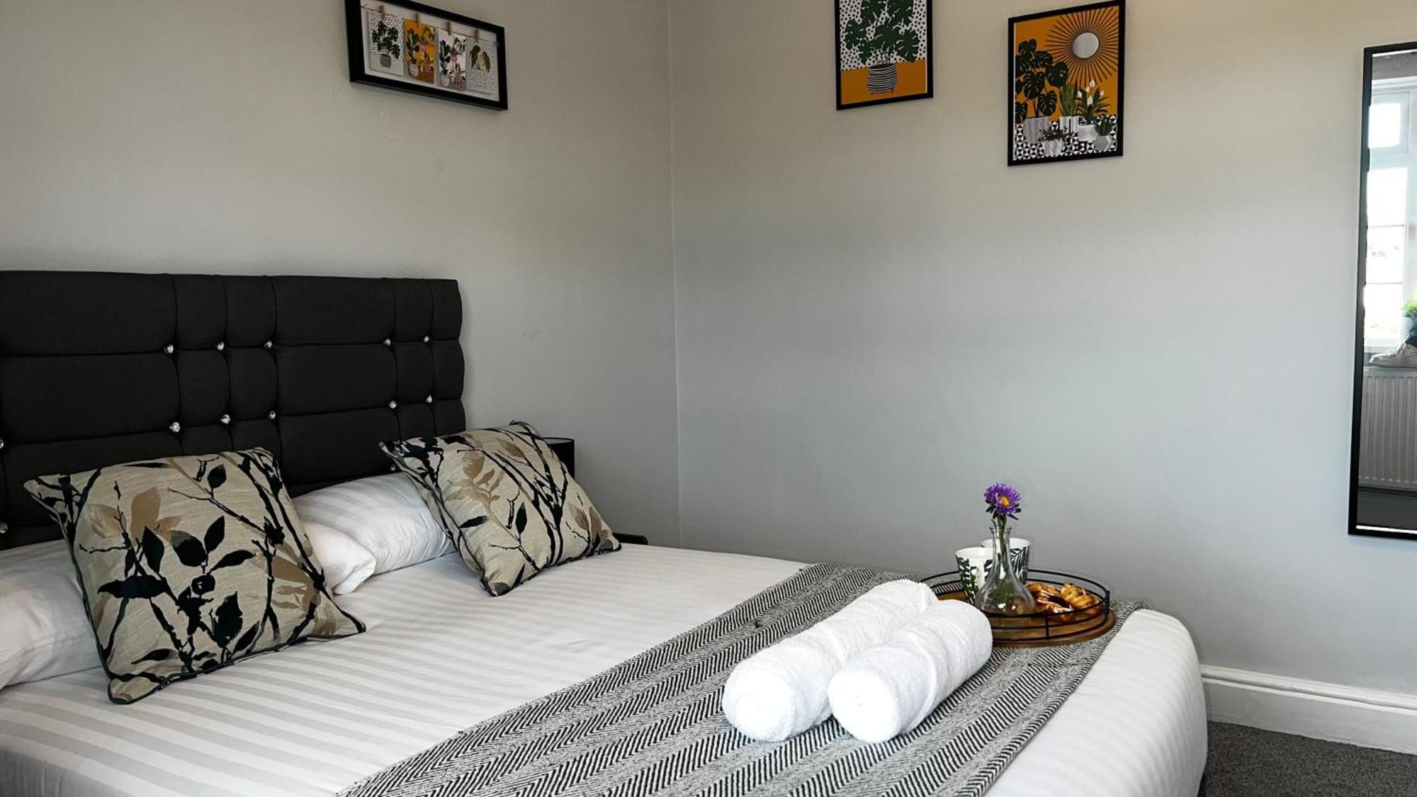The Cheshire Gathering - Sleeps Up To 30 With Hot Tub Chester Ngoại thất bức ảnh